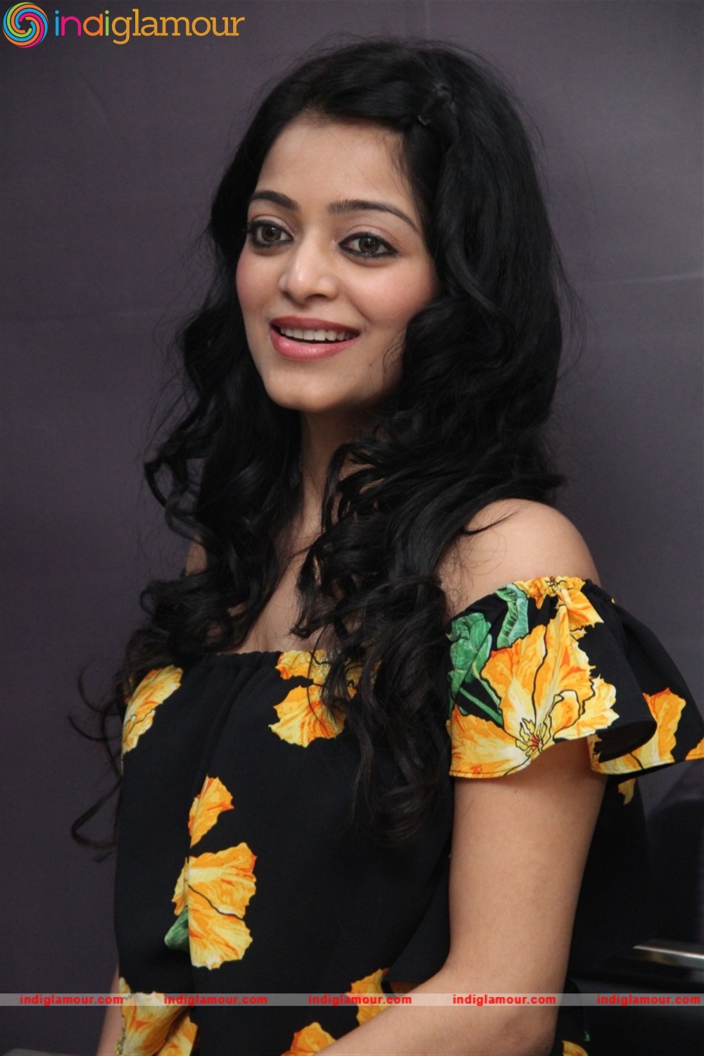 Janani Iyer Actress hd photo