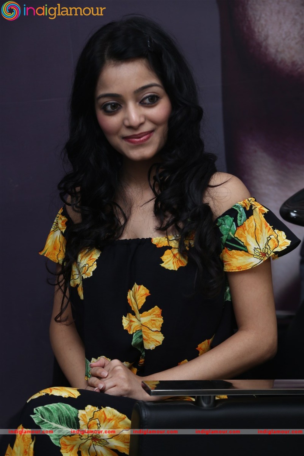 Janani Iyer Actress hd photo