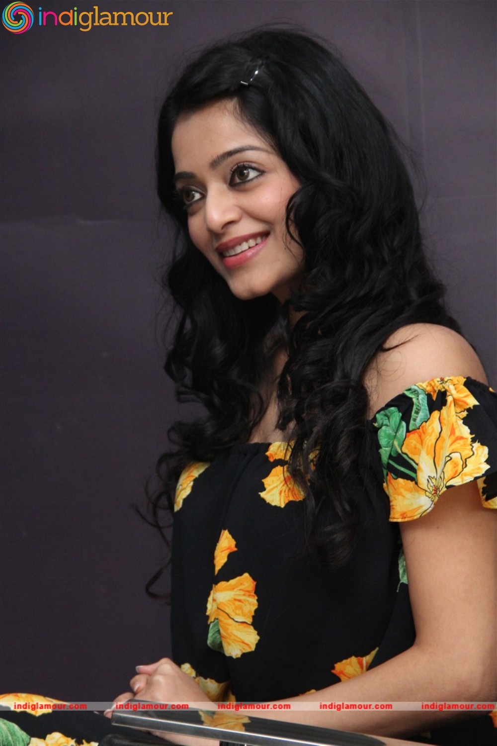 Janani Iyer Actress hd photo