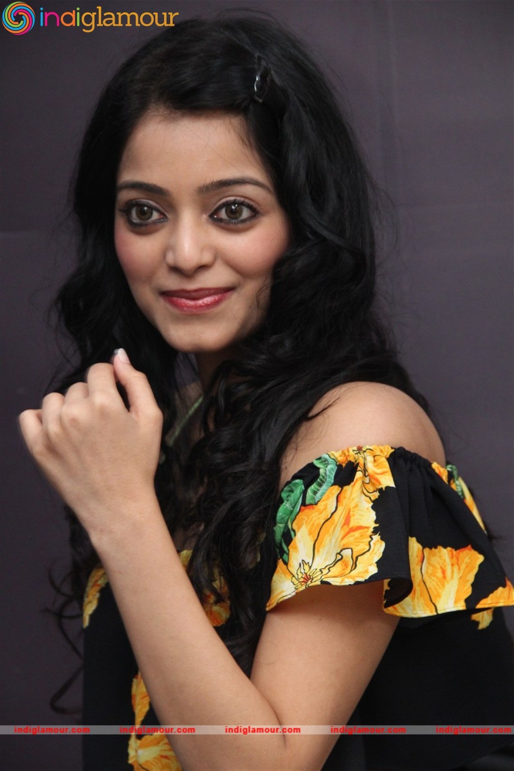 Janani Iyer Actress hd photo