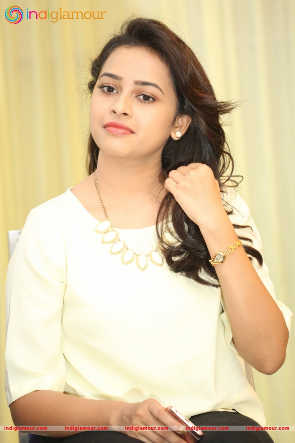 Sri Divya Actress hd photo