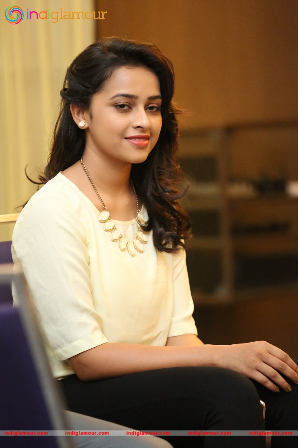 Sri Divya Actress hd photo