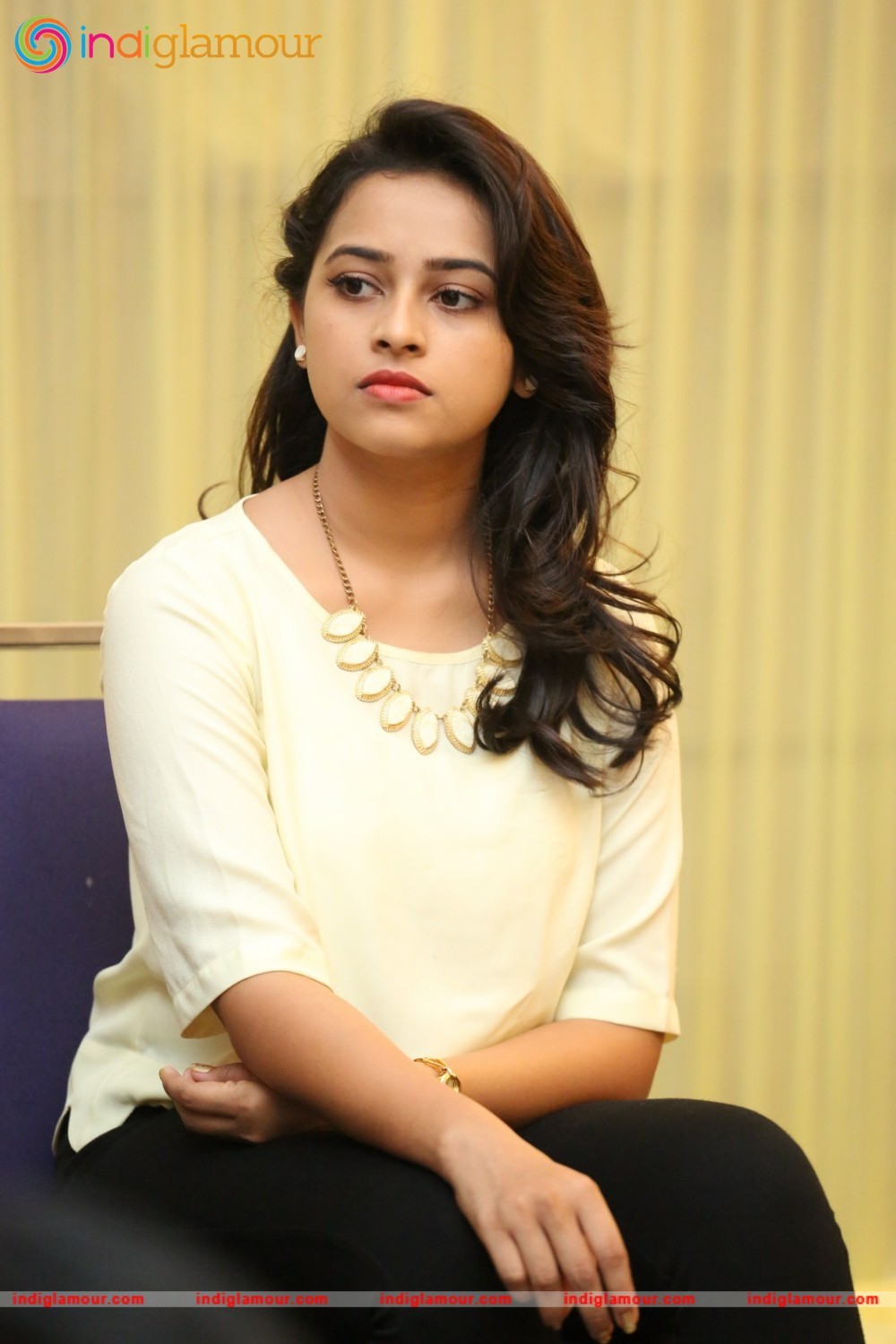 Sri Divya Actress hd photo