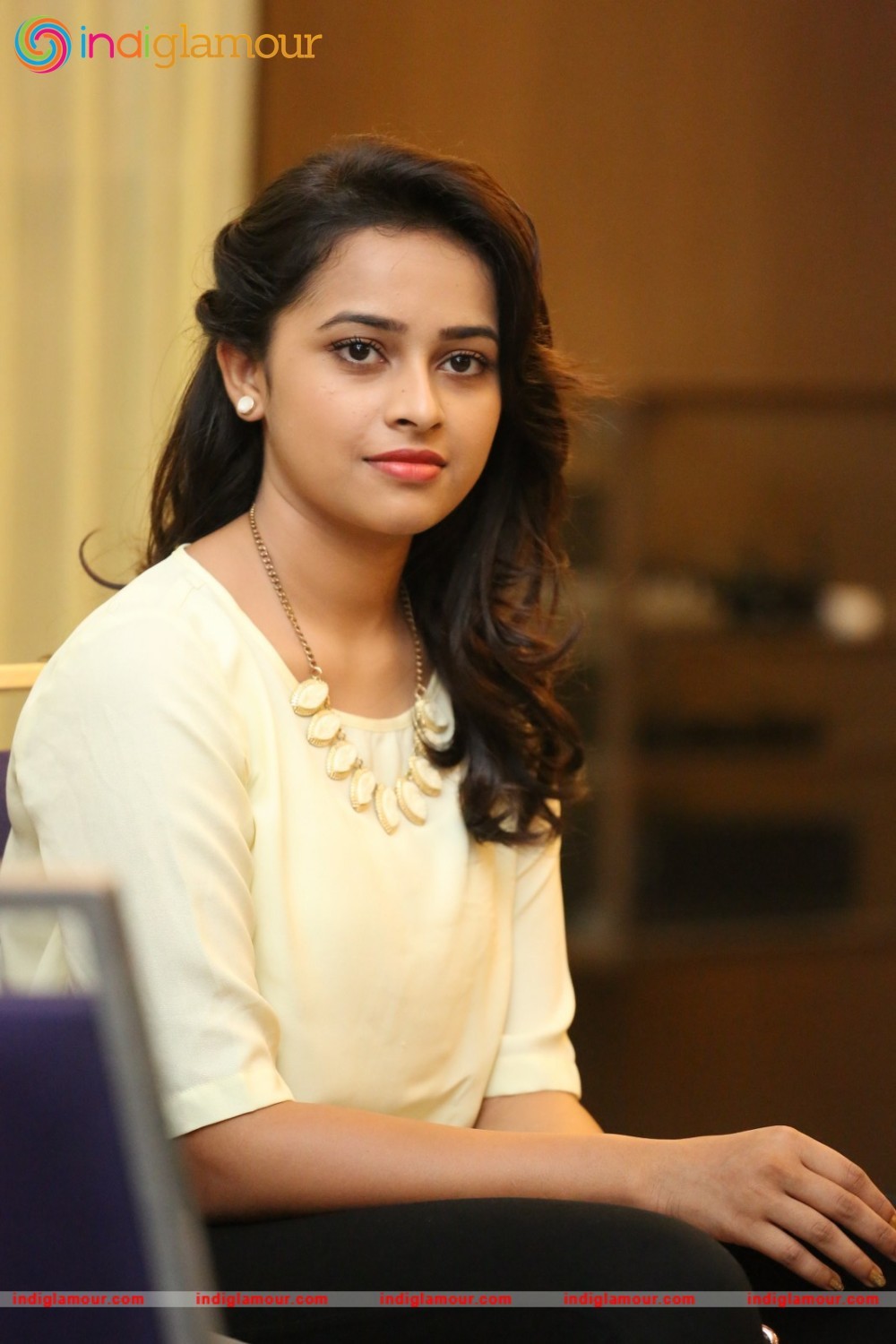 Sri Divya Actress hd photo