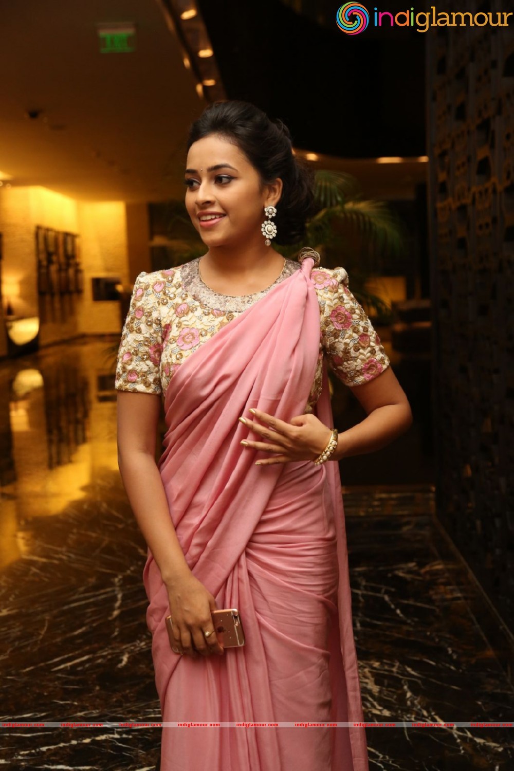 Sridivya Actress hd photo