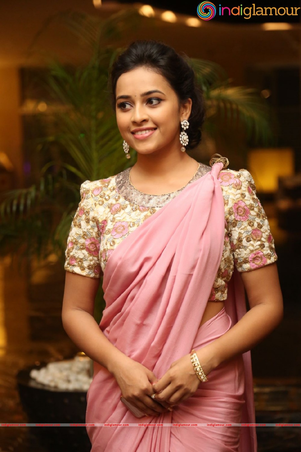 Sridivya Actress hd photo