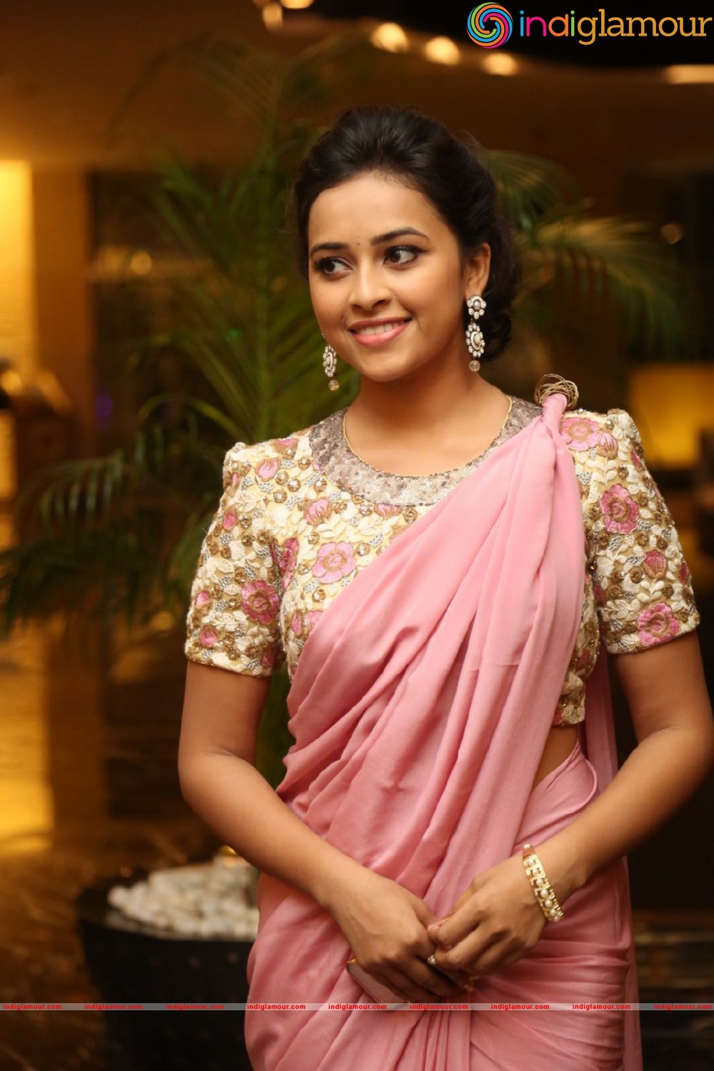 Sridivya Actress hd photo