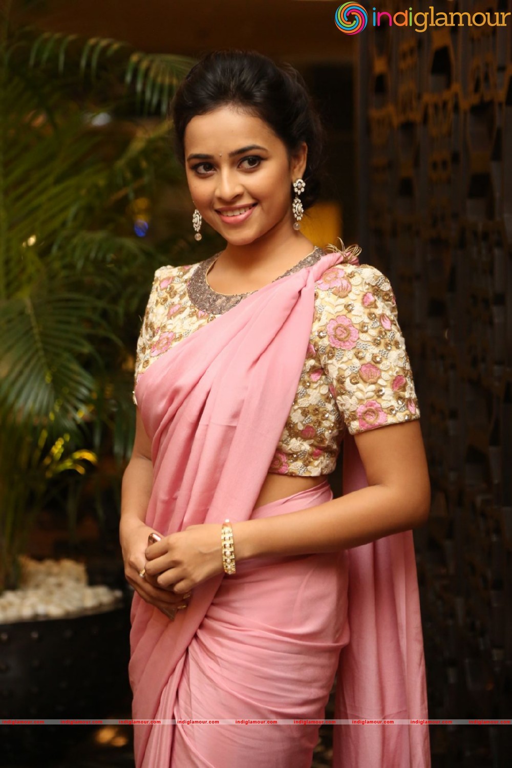 Sridivya Actress hd photo
