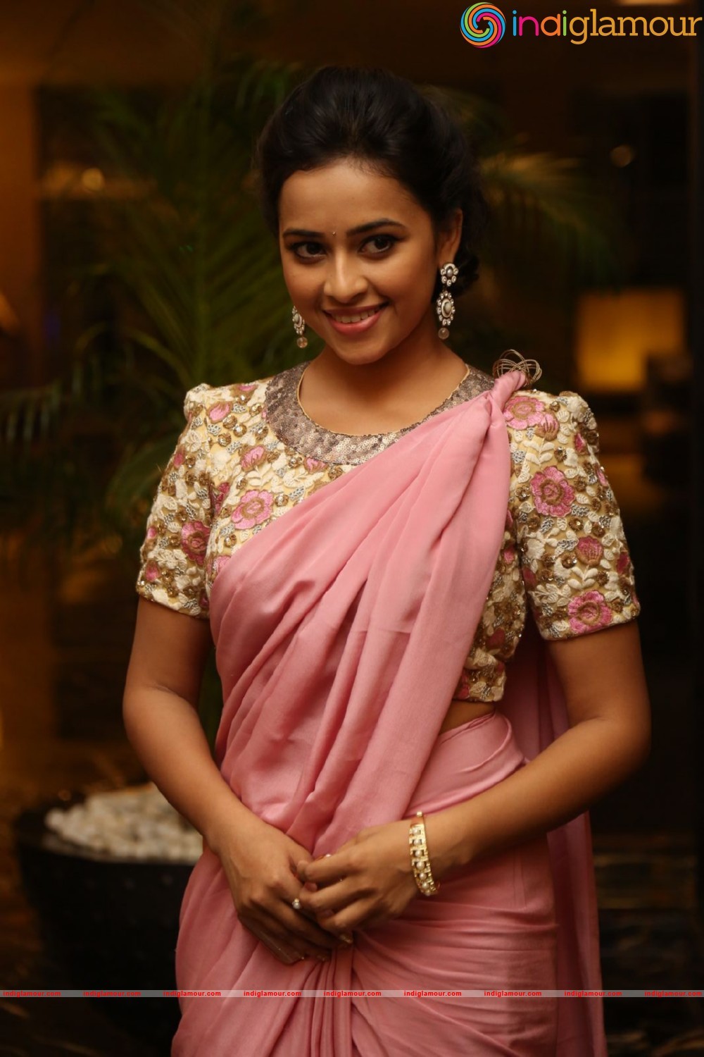 Sridivya Actress hd photo