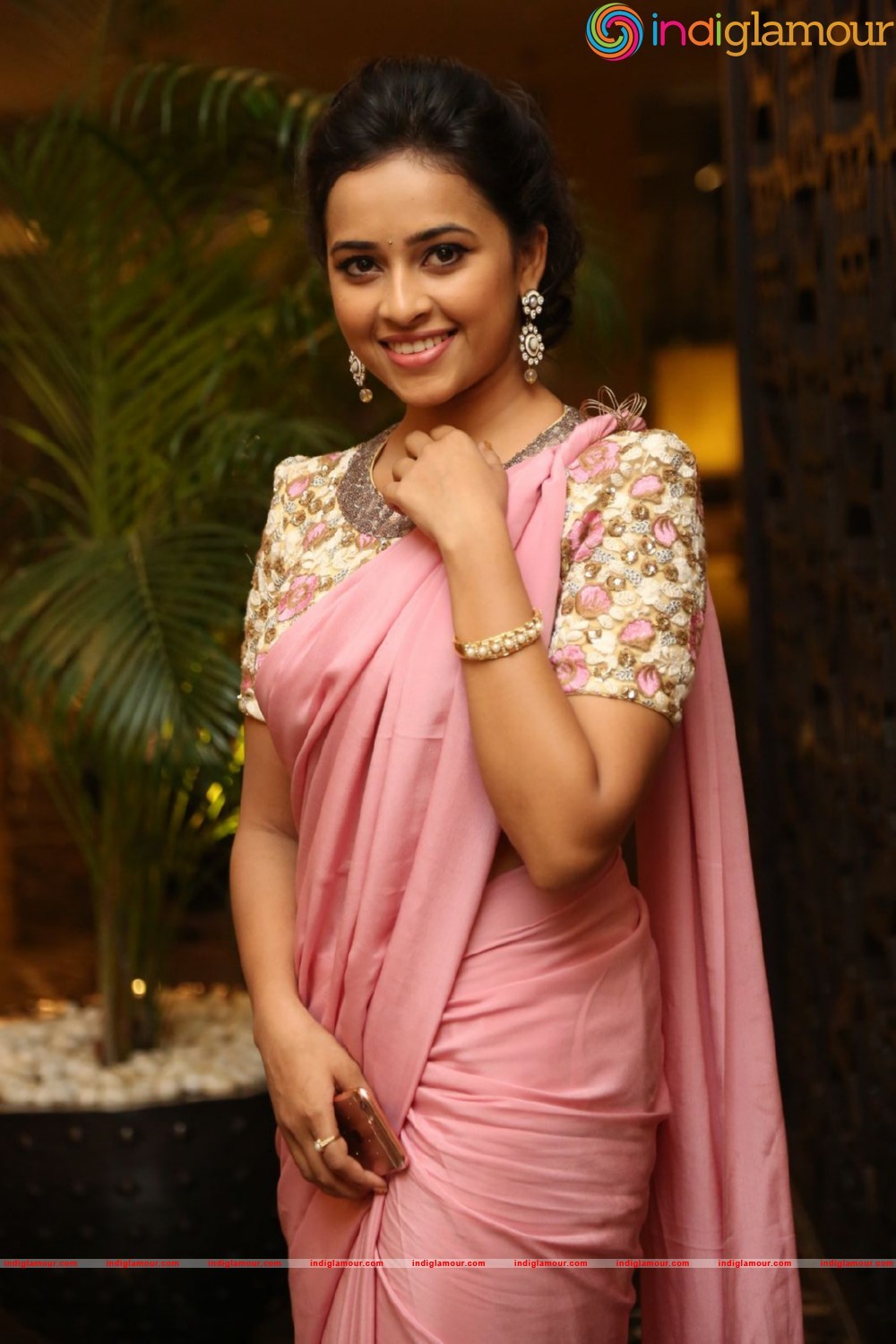 Sridivya Actress hd photo