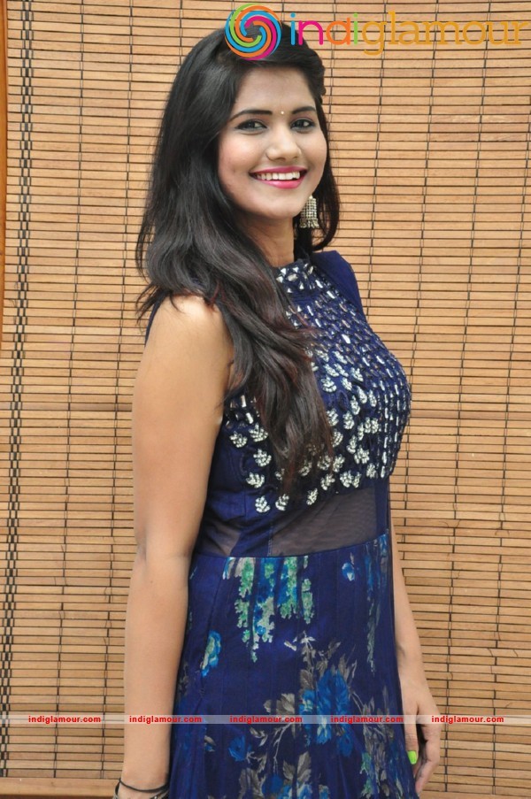 Uma Neha Singer Actress hd photo
