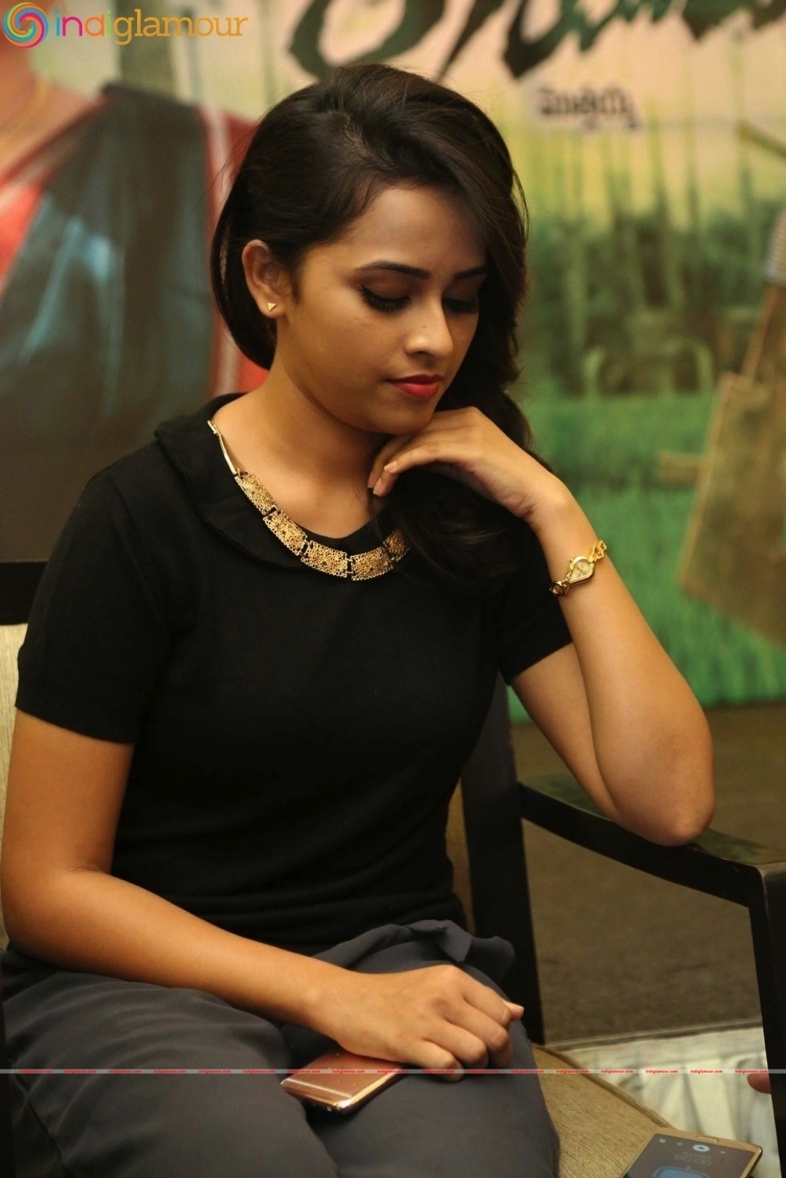 Sri Divya Actress hd photo