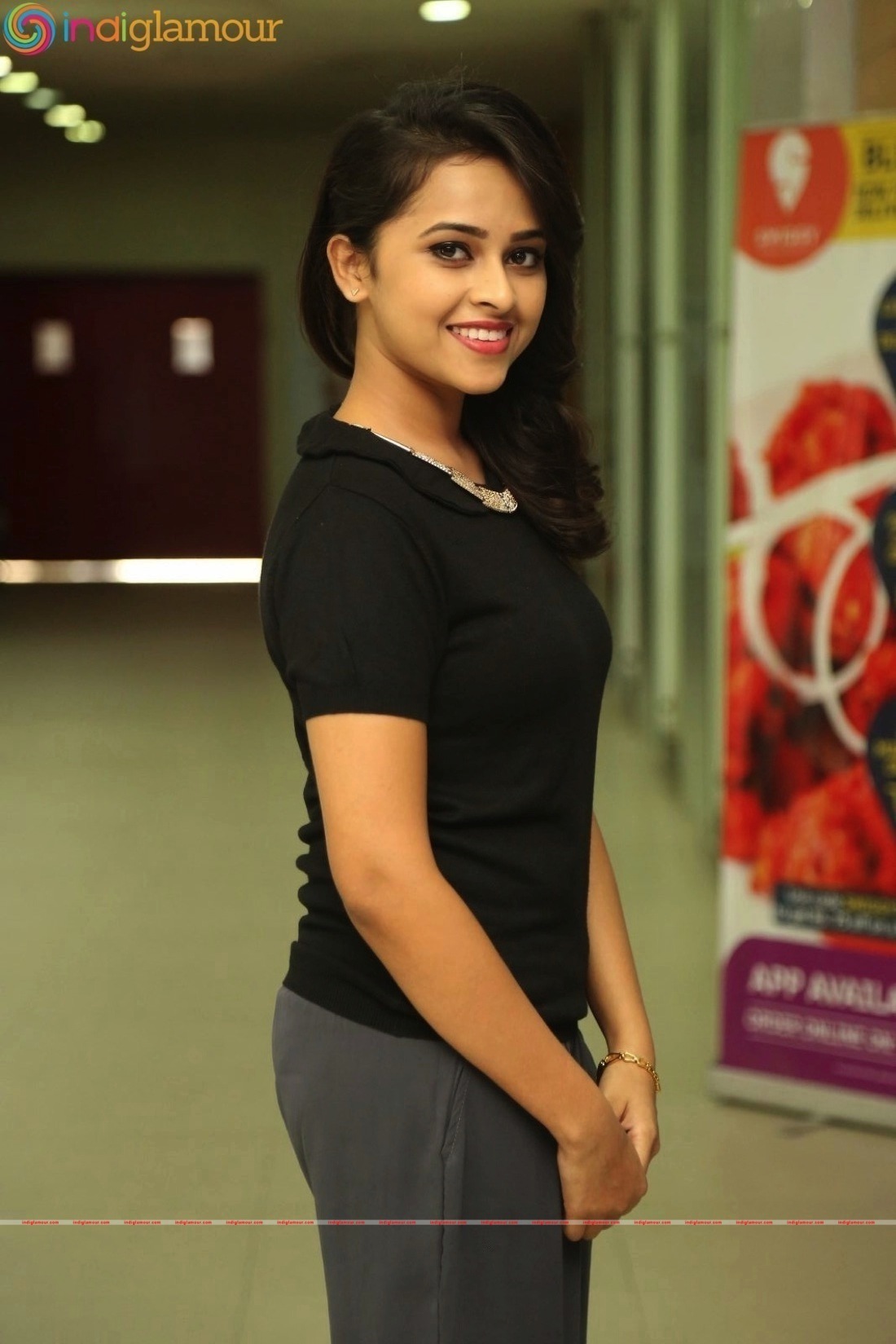Sri Divya Actress hd photo