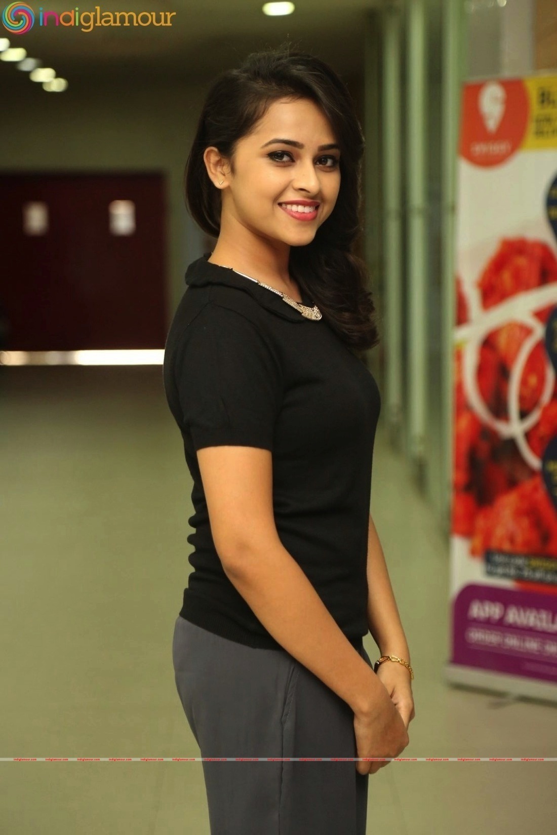 Sri Divya Actress hd photo