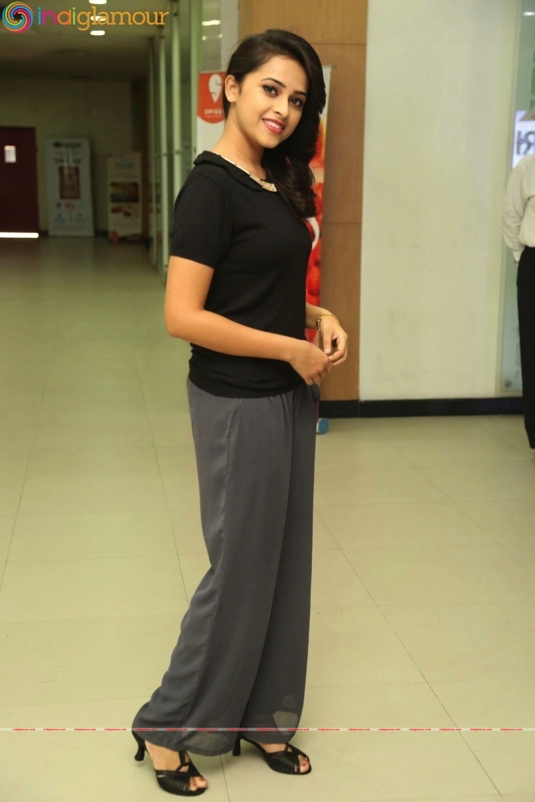 Sri Divya Actress hd photo