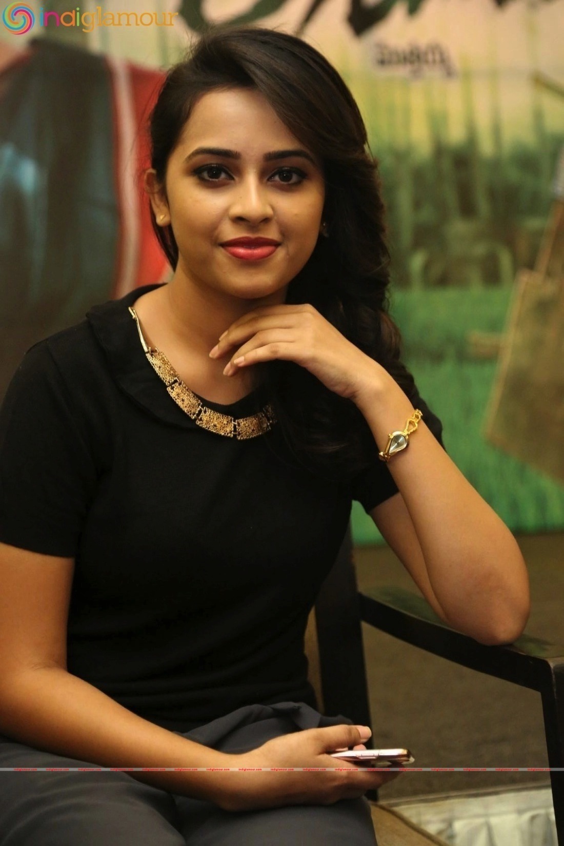 Sri Divya Actress hd photo