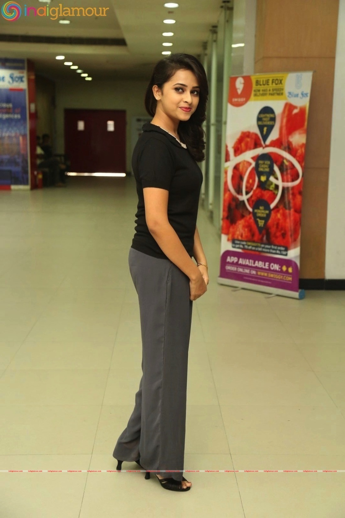 Sri Divya Actress hd photo