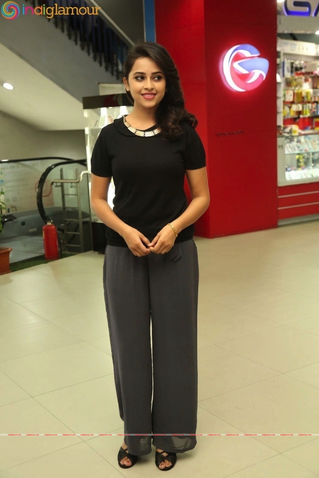 Sri Divya Actress hd photo
