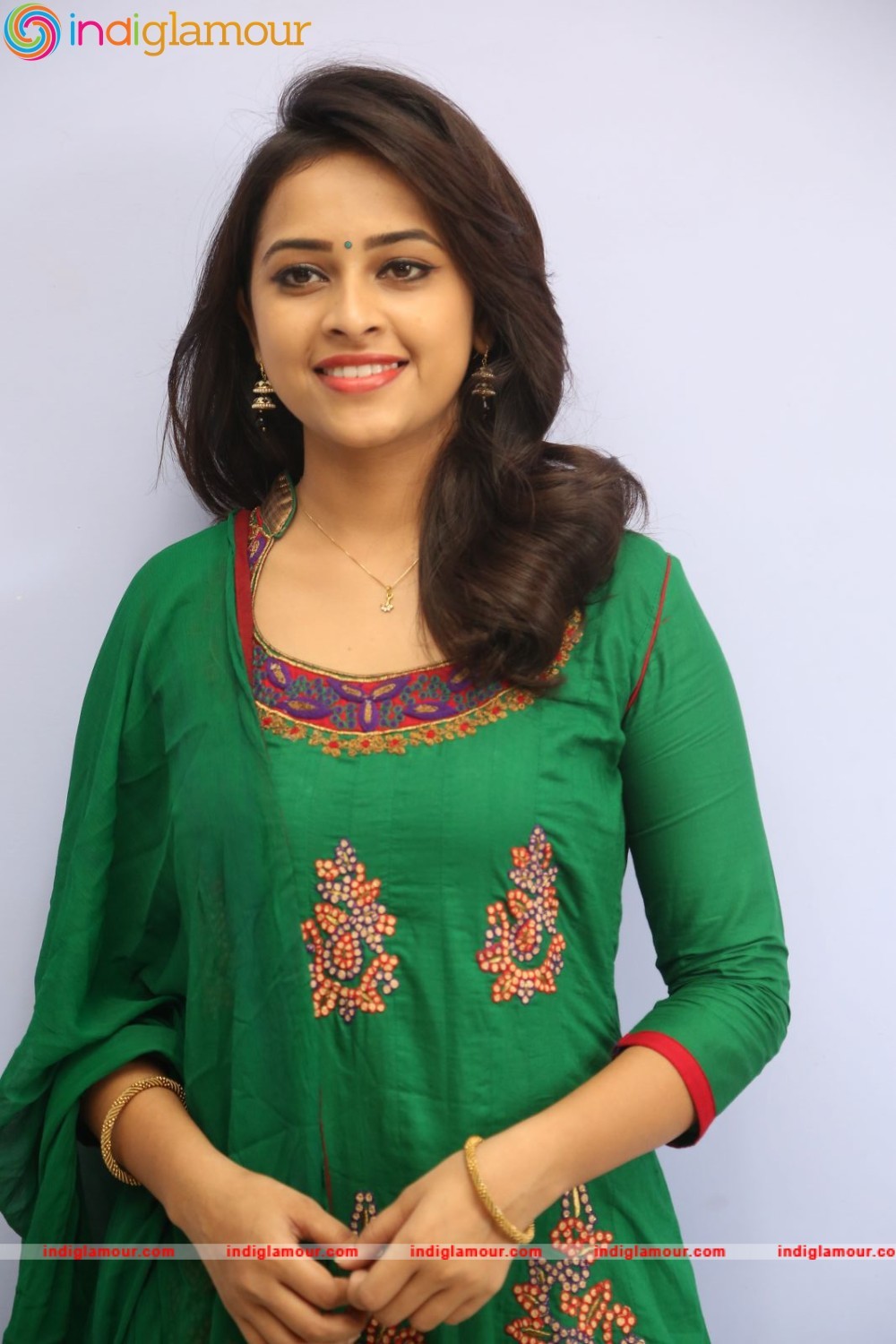 Sri Divya Actress hd photo