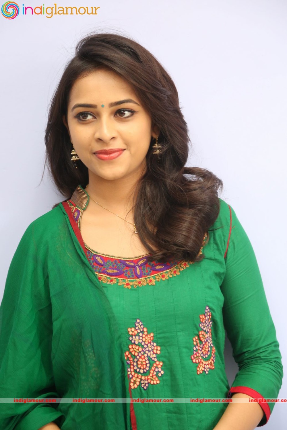 Sri Divya Actress hd photo