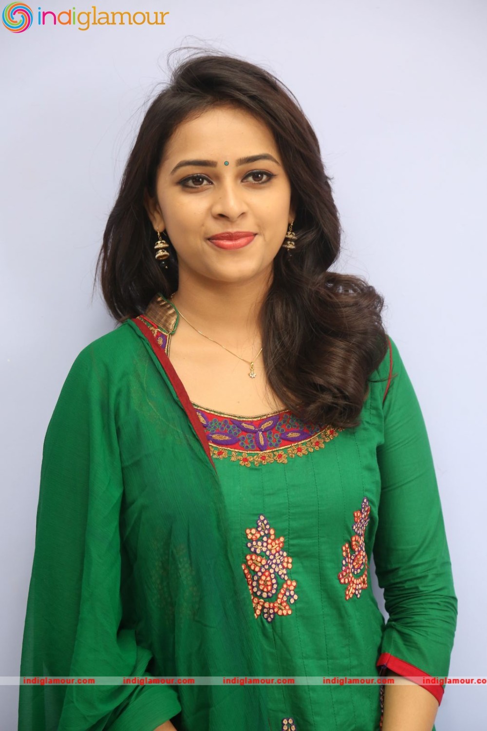 Sri Divya Actress hd photo