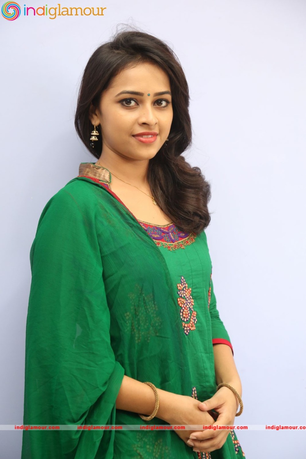 Sri Divya Actress hd photo