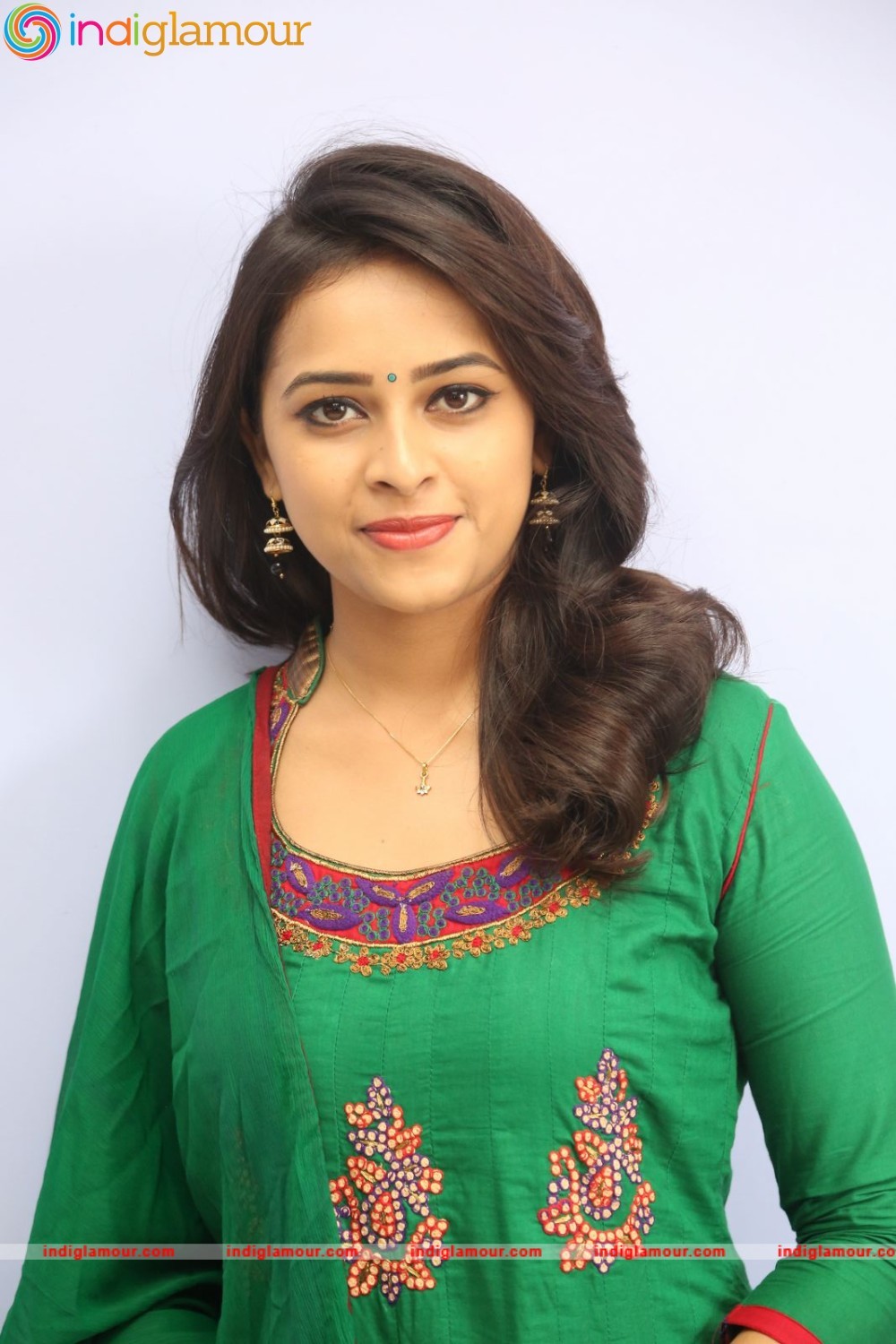 Sri Divya Actress hd photo