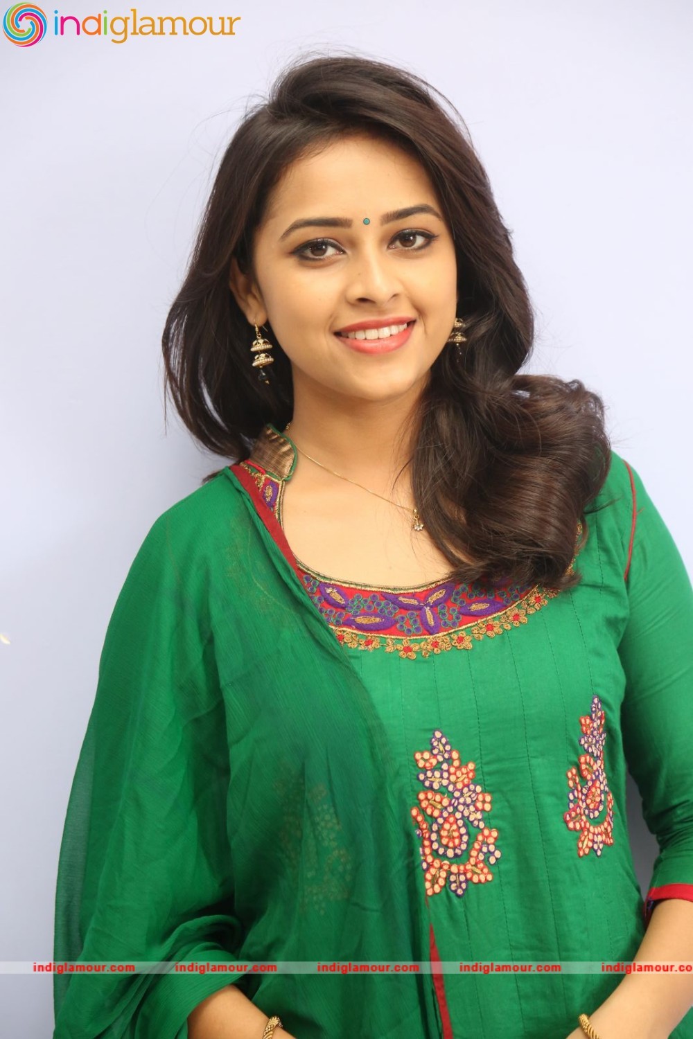 Sri Divya Actress hd photo