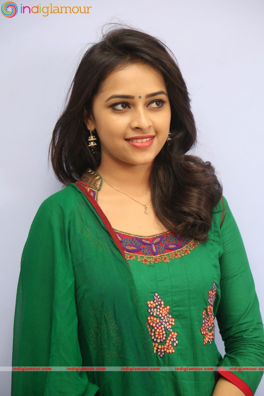 Sri Divya Actress hd photo