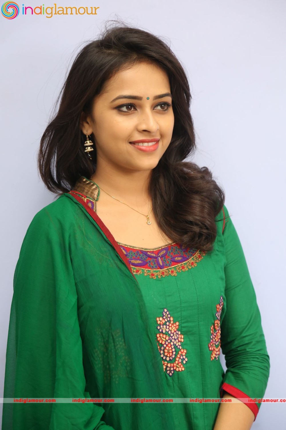 Sri Divya Actress hd photo