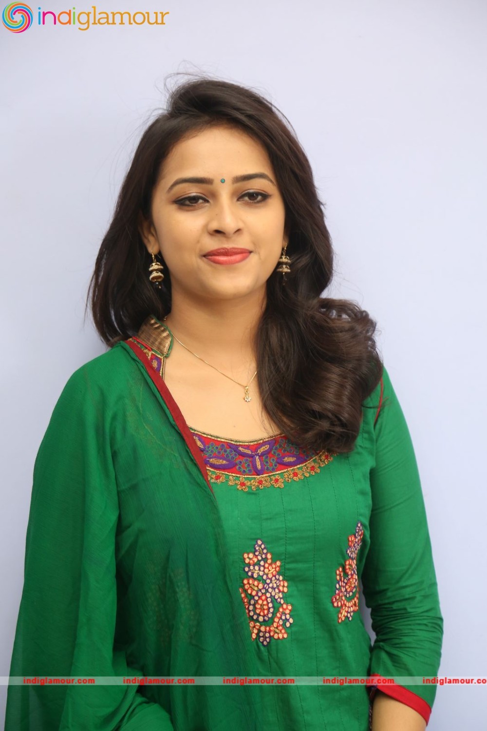 Sri Divya Actress hd photo
