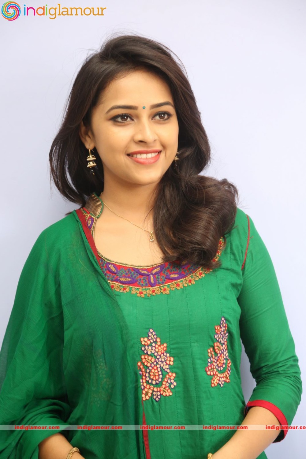 Sri Divya Actress hd photo