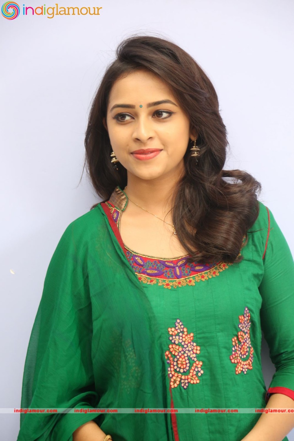 Sri Divya Actress hd photo