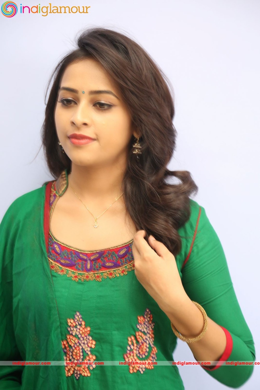 Sri Divya Actress hd photo