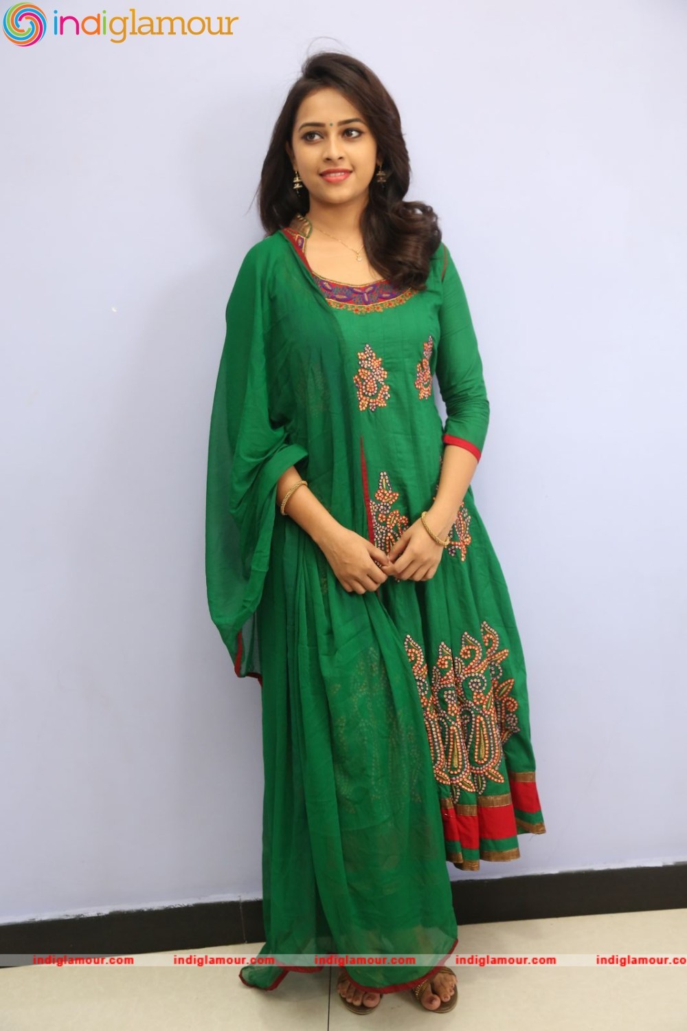 Sri Divya Actress hd photo