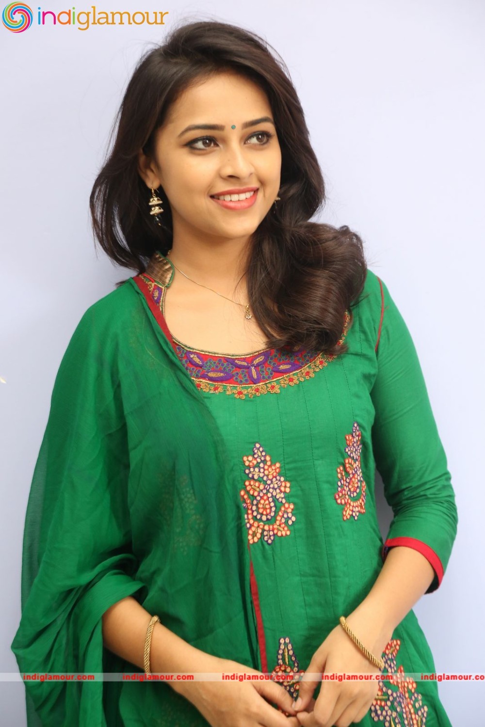 Sri Divya Actress hd photo