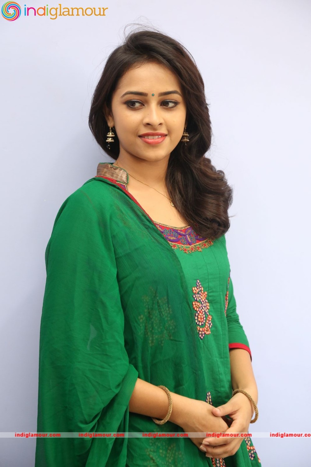 Sri Divya Actress hd photo