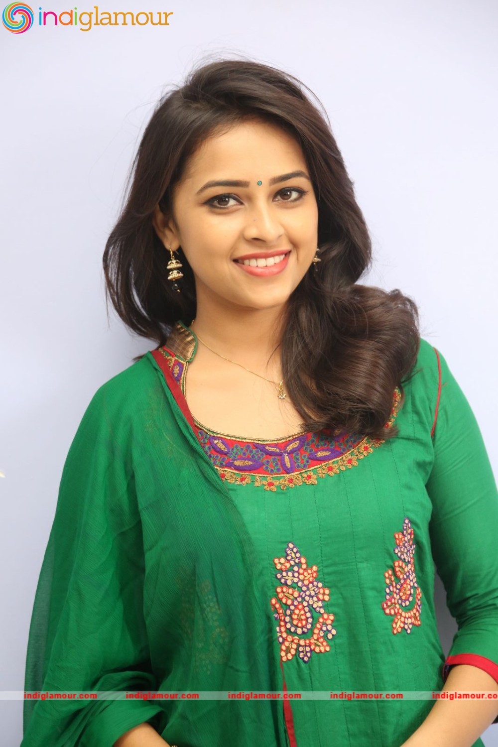 Sri Divya Actress hd photo