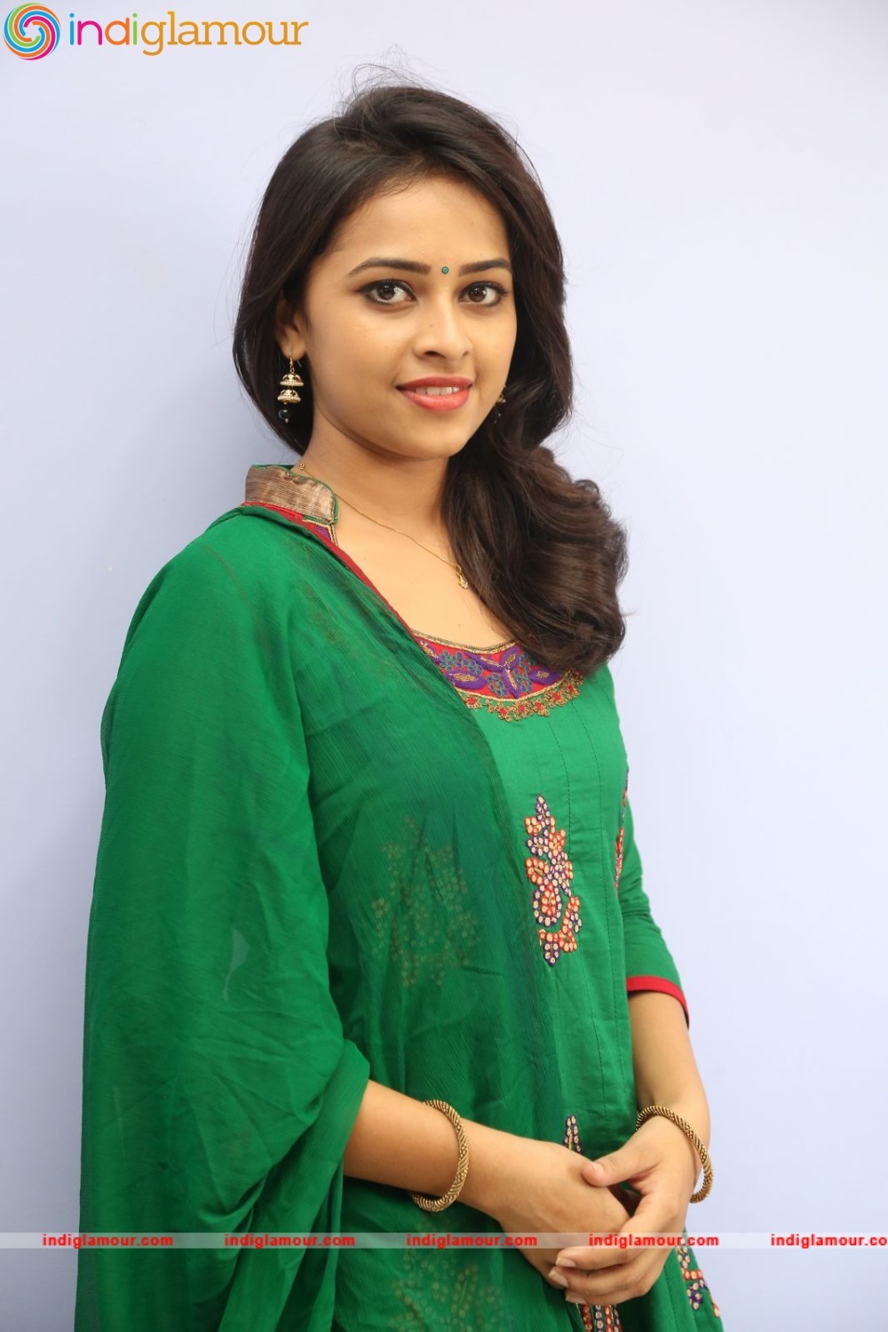 Sri Divya Actress hd photo
