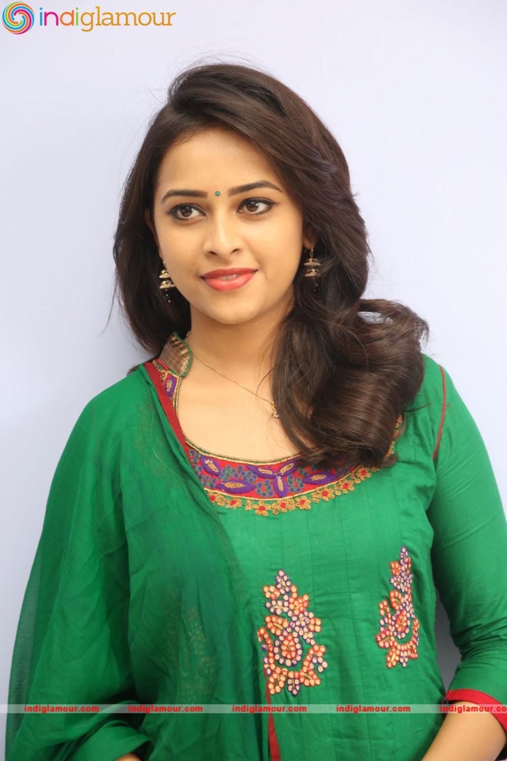 Sri Divya Actress hd photo