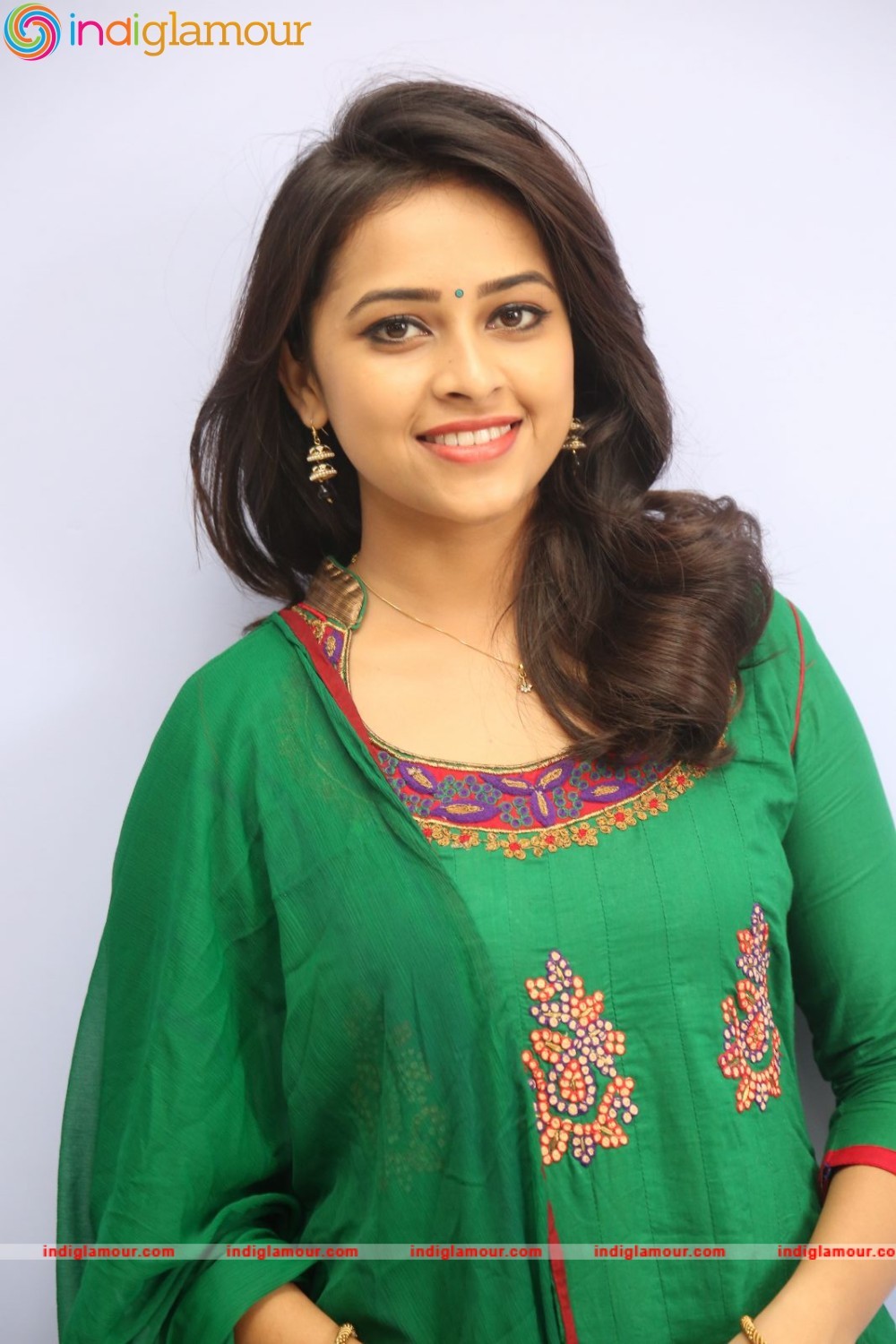Sri Divya Actress hd photo