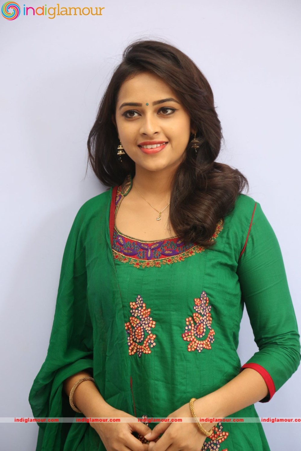 Sri Divya Actress hd photo