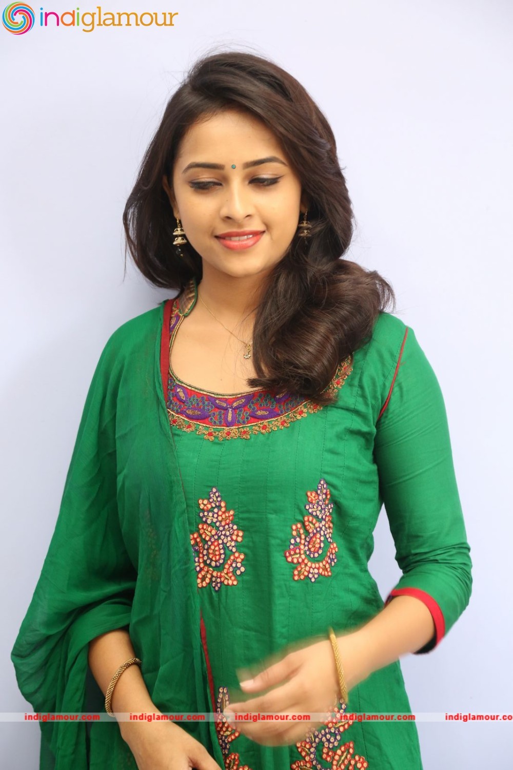 Sri Divya Actress hd photo