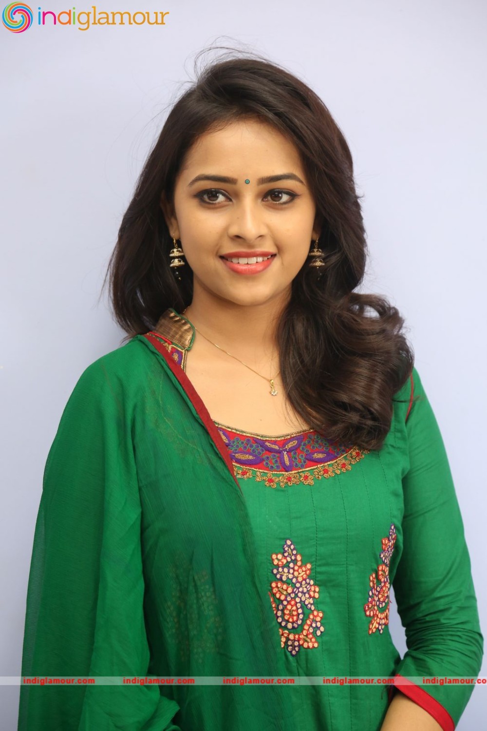 Sri Divya Actress hd photo