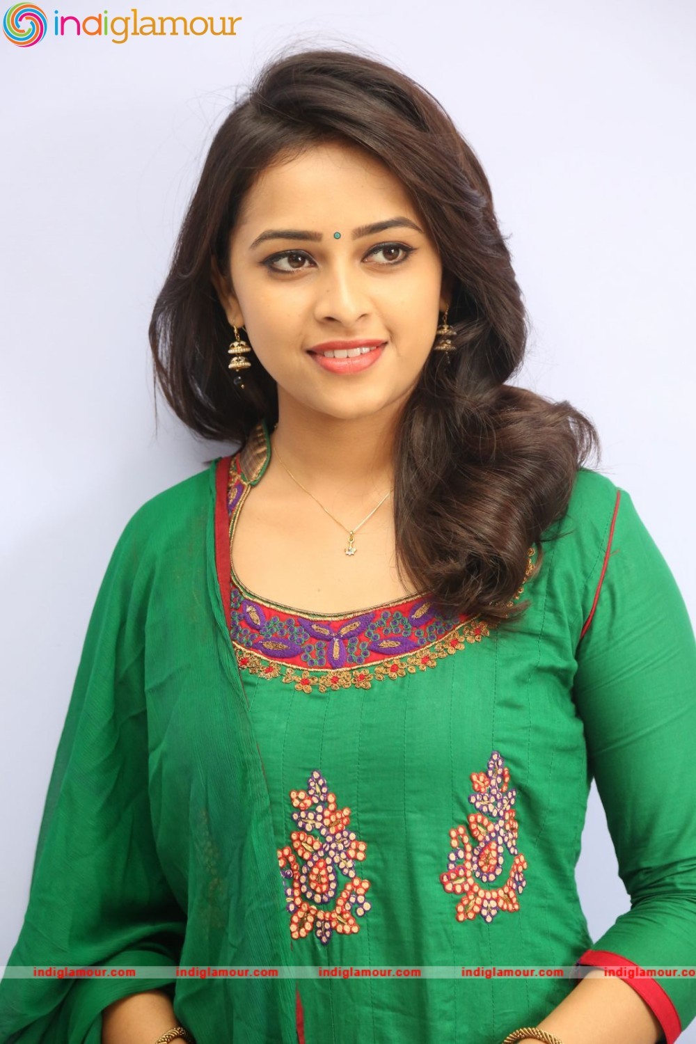 Sri Divya Actress hd photo
