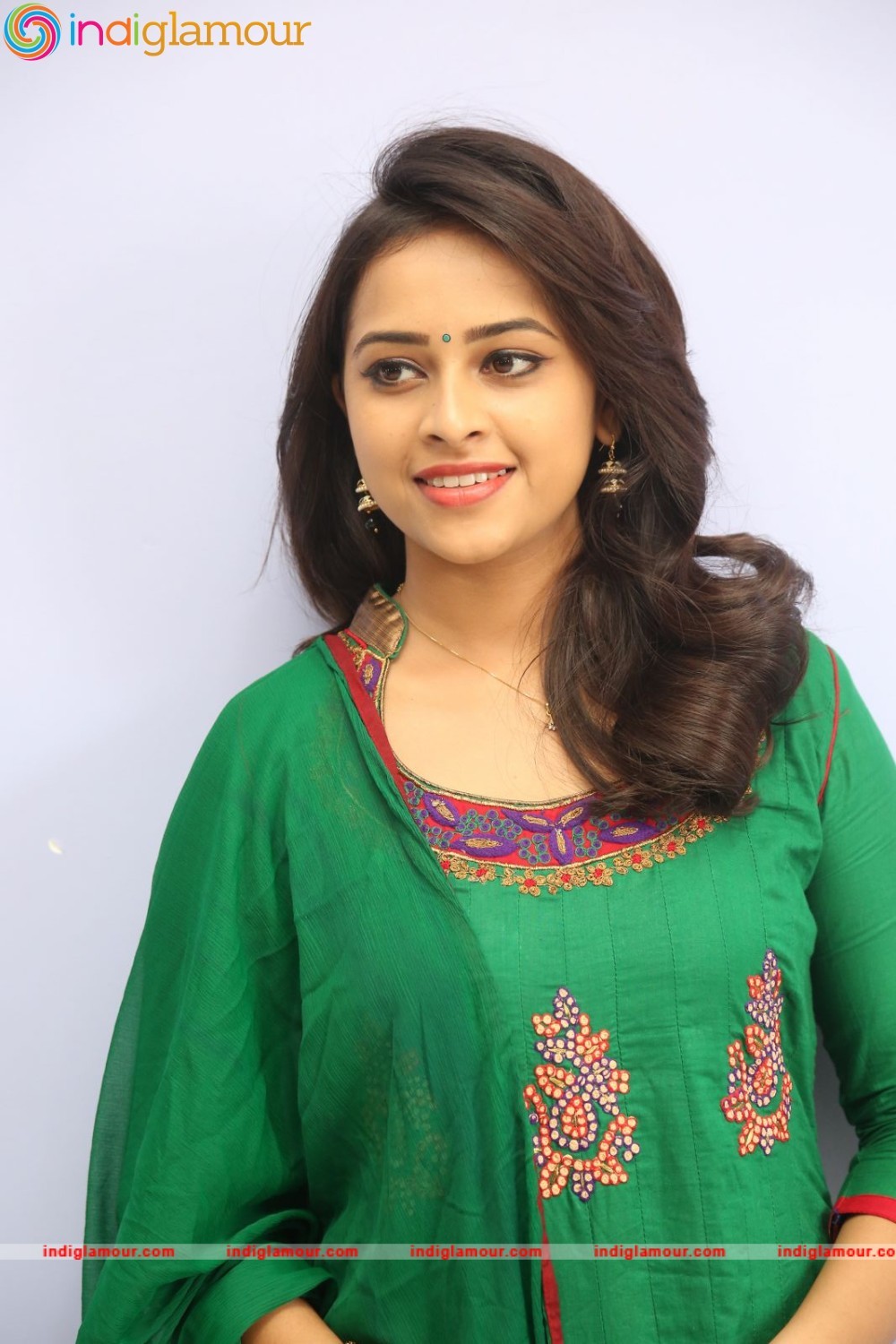 Sri Divya Actress hd photo