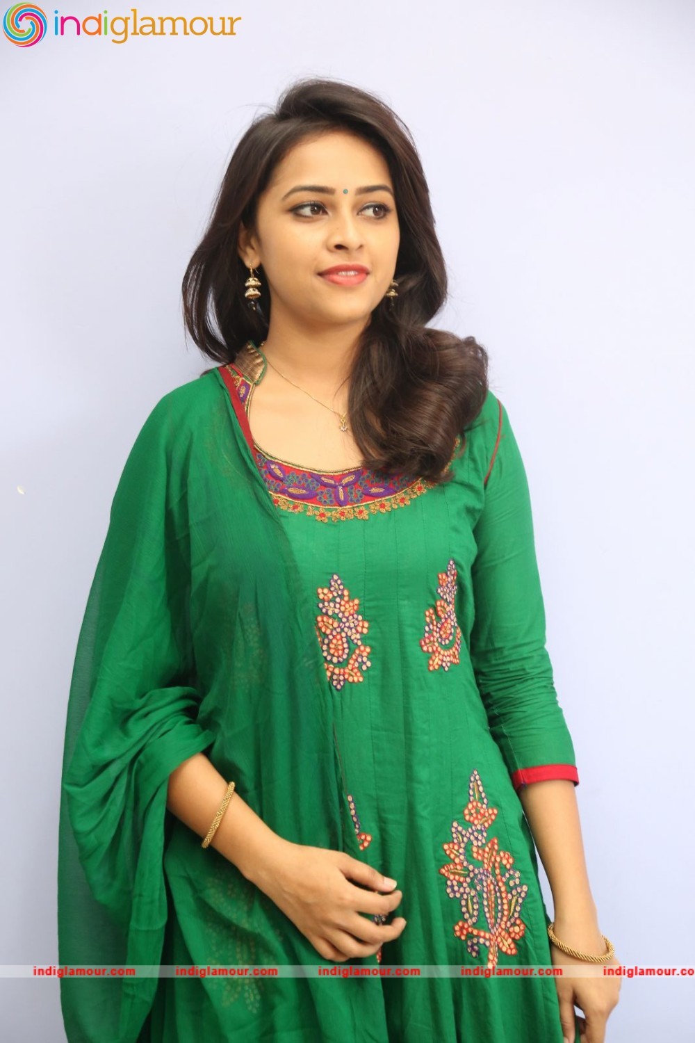 Sri Divya Actress hd photo
