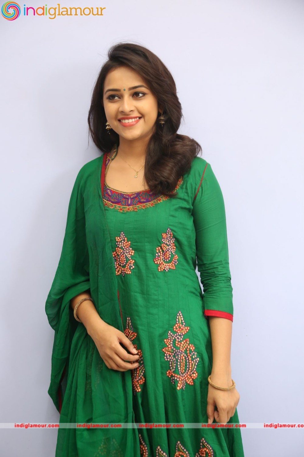 Sri Divya Actress hd photo