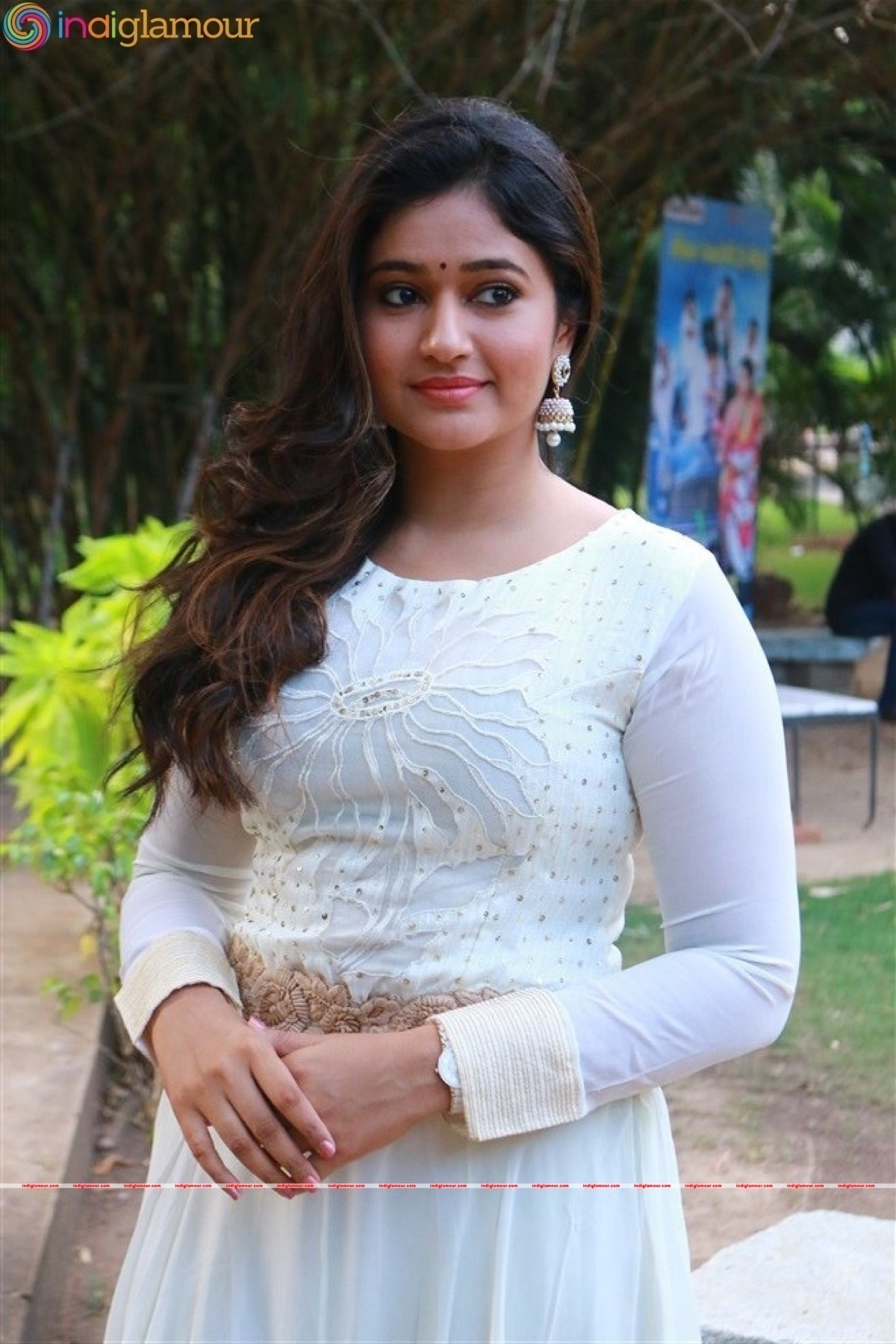 Poonam Bajwa Actress hd photo