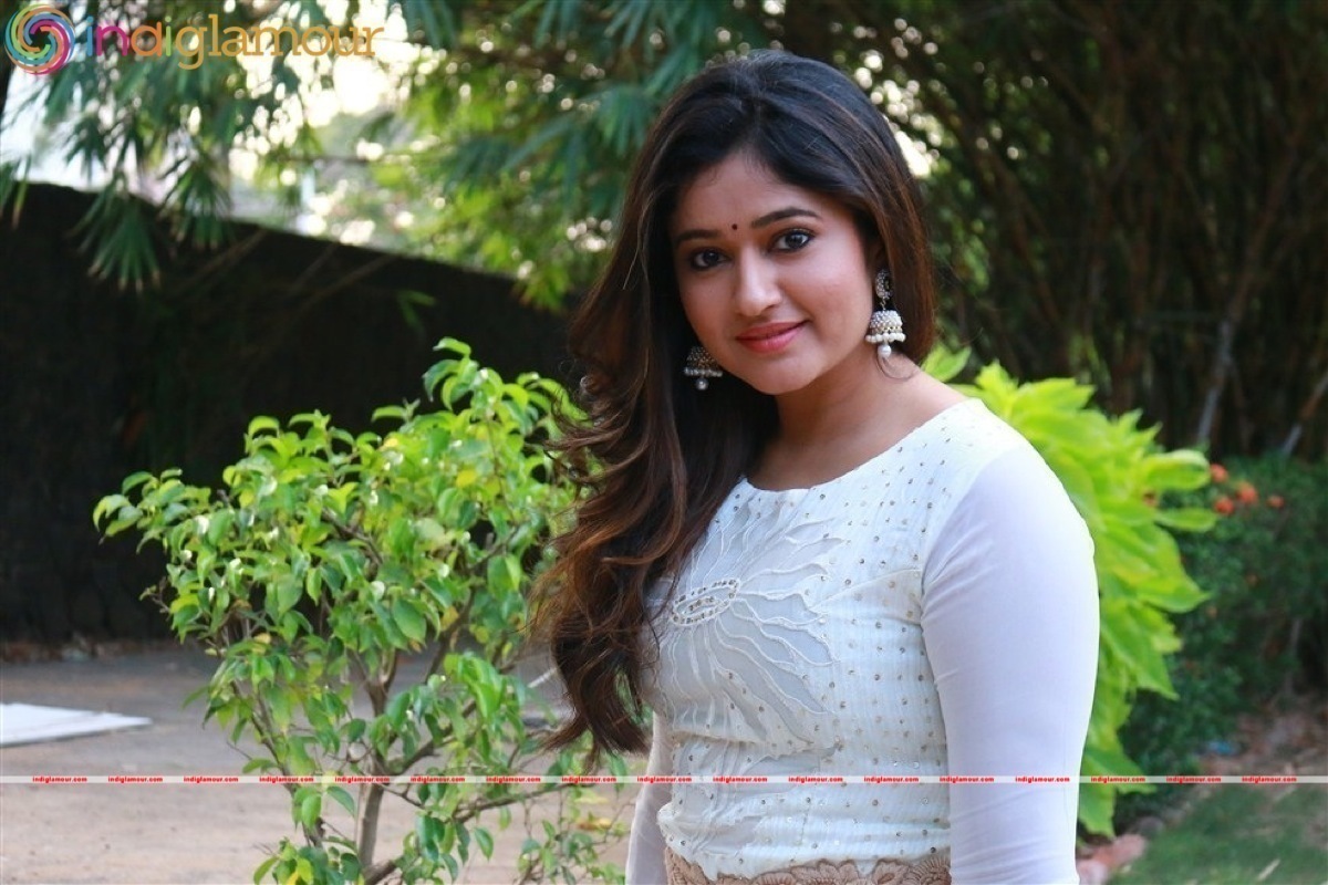 Poonam Bajwa Actress hd photo
